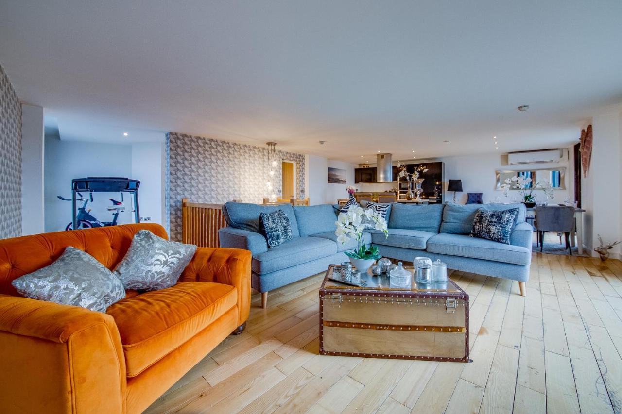 Spacious 3-Bed Penthouse With City Sky Line Views Sheffield Bagian luar foto