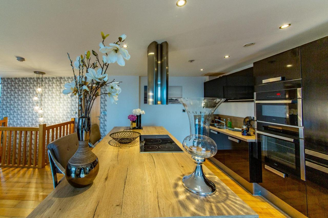 Spacious 3-Bed Penthouse With City Sky Line Views Sheffield Bagian luar foto