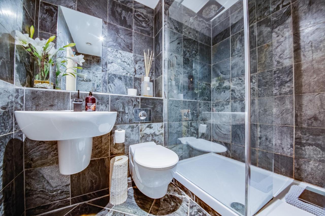 Spacious 3-Bed Penthouse With City Sky Line Views Sheffield Bagian luar foto